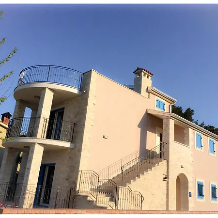 Apartamento Moderne Mit Terrasse Nah Am